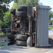 ДТП на Малой Даниловке: перевернулся грузовик